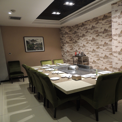 वाणिज्यिक टेपन्याकी ग्रिल टेबल 20 मिमी मिश्र धातु स्टील 8000W